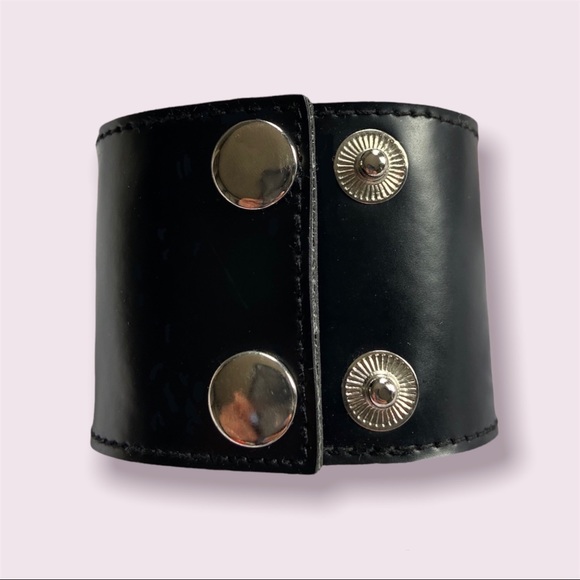 Vintage Y2K Faux leather cuff bracelet with ribbon 🎀 - Picture 4 of 4